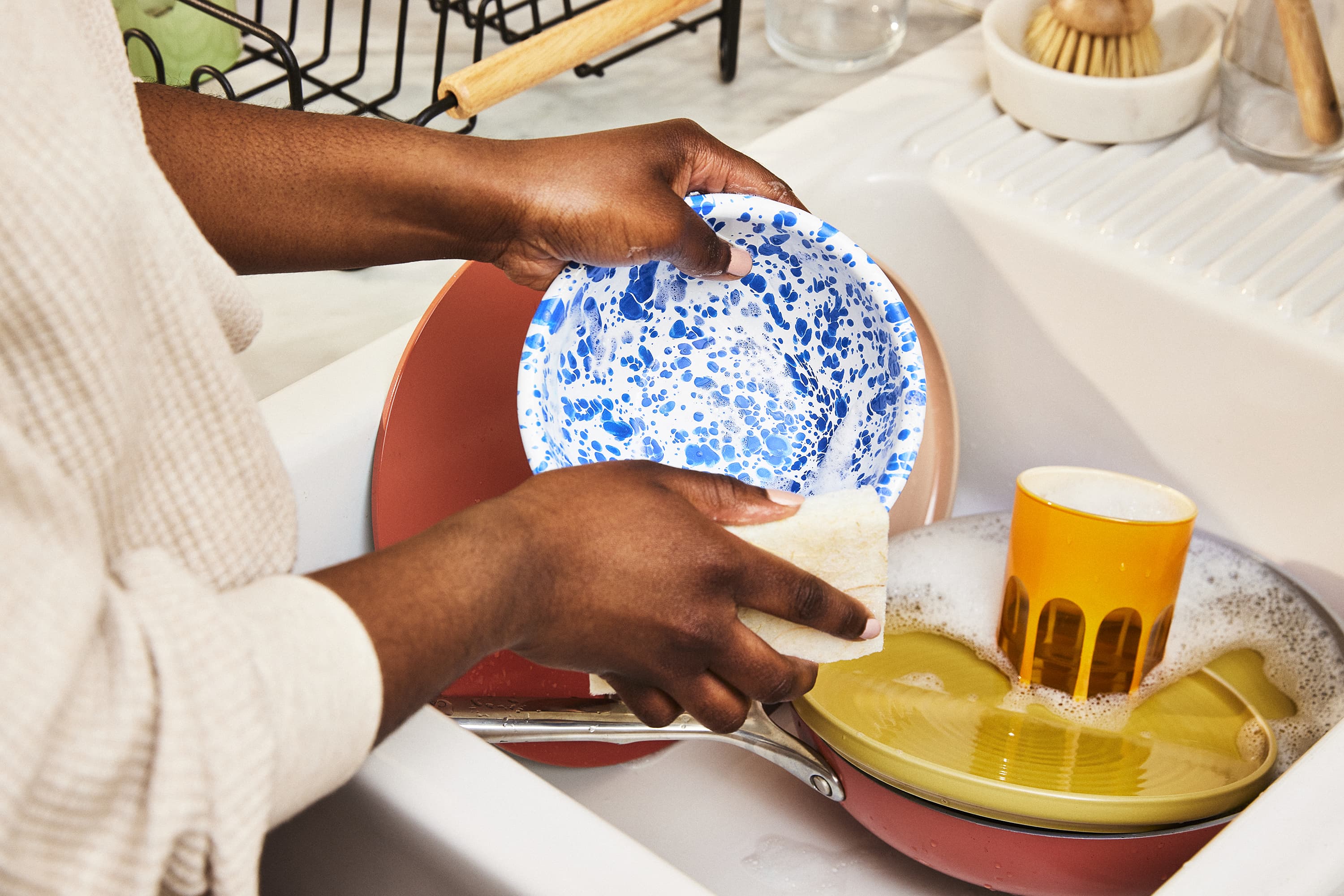 3 Stylish Amazon Finds for My Dishwashing Area for Under $55